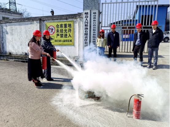 峨边县粮食和物资储备中心组织粮油公司开展消防应急演练511